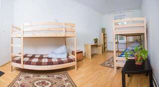 Гостиница Дом охотника Томск Кровать в общем четырехместном номере для женщин-1